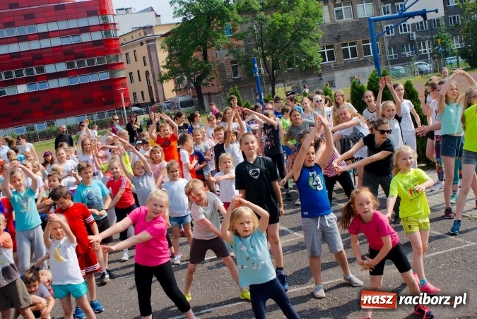 Zdjęcie w galerii na portalu naszraciborz.pl: W Szkole Podstawowej nr 13 świętowali Dzień Sportu wiadomości z regionu