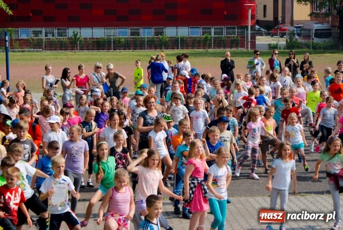 Zdjęcie w galerii na portalu naszraciborz.pl: W Szkole Podstawowej nr 13 świętowali Dzień Sportu wiadomości z regionu