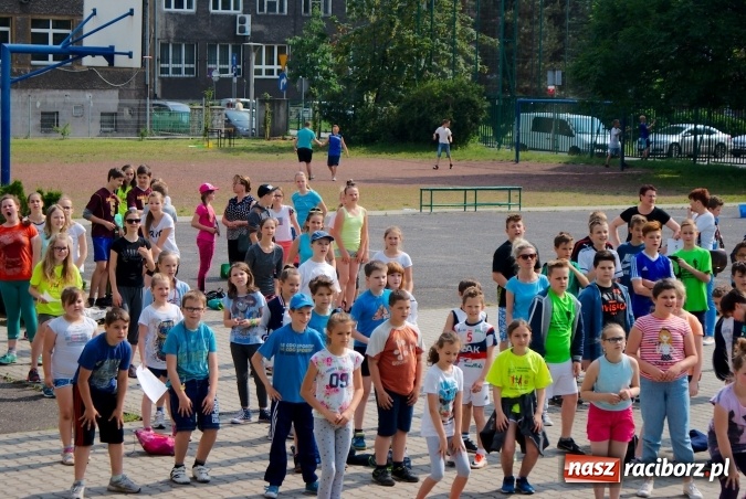 Zdjęcie w galerii na portalu naszraciborz.pl: W Szkole Podstawowej nr 13 świętowali Dzień Sportu wiadomości z regionu