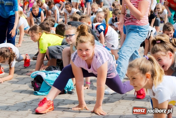 Zdjęcie w galerii na portalu naszraciborz.pl: W Szkole Podstawowej nr 13 świętowali Dzień Sportu wiadomości z regionu
