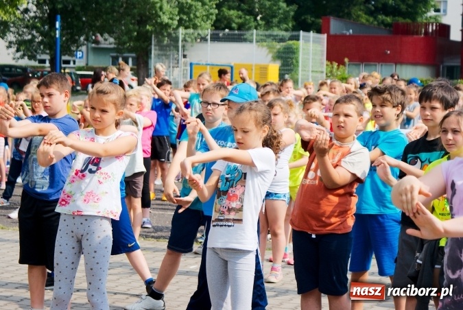 Zdjęcie w galerii na portalu naszraciborz.pl: W Szkole Podstawowej nr 13 świętowali Dzień Sportu wiadomości z regionu