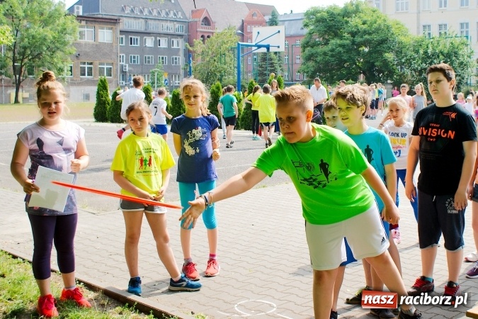 Zdjęcie w galerii na portalu naszraciborz.pl: W Szkole Podstawowej nr 13 świętowali Dzień Sportu wiadomości z regionu