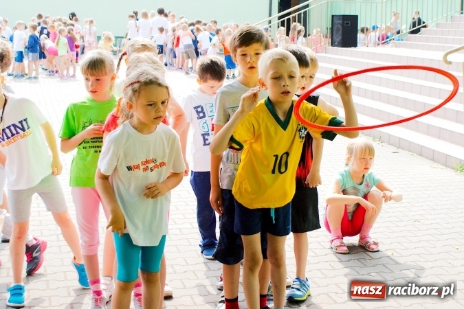 Zdjęcie w galerii na portalu naszraciborz.pl: W Szkole Podstawowej nr 13 świętowali Dzień Sportu wiadomości z regionu