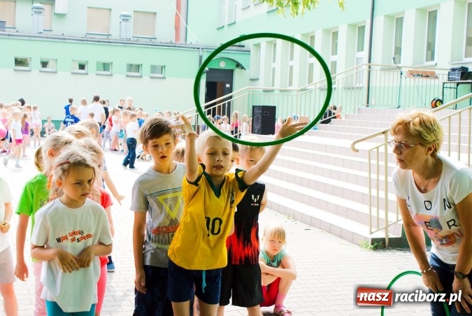 Zdjęcie w galerii na portalu naszraciborz.pl: W Szkole Podstawowej nr 13 świętowali Dzień Sportu wiadomości z regionu