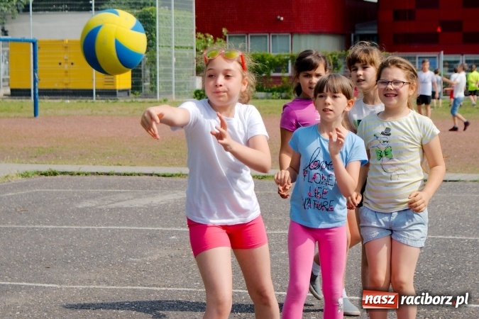 Zdjęcie w galerii na portalu naszraciborz.pl: W Szkole Podstawowej nr 13 świętowali Dzień Sportu wiadomości z regionu