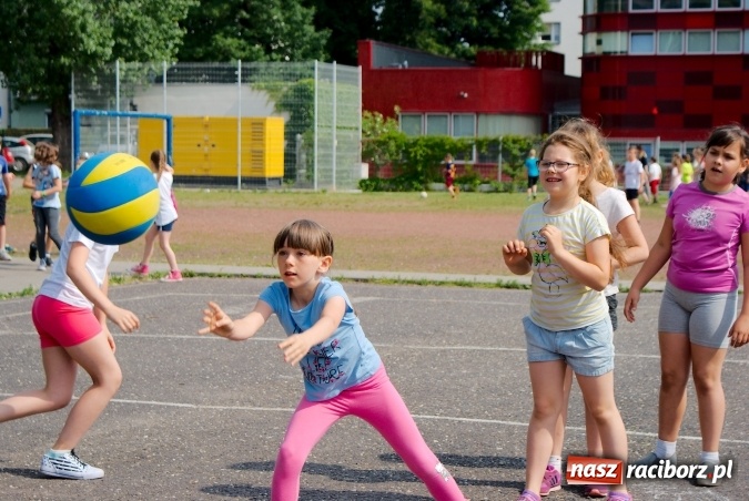 Zdjęcie w galerii na portalu naszraciborz.pl: W Szkole Podstawowej nr 13 świętowali Dzień Sportu wiadomości z regionu