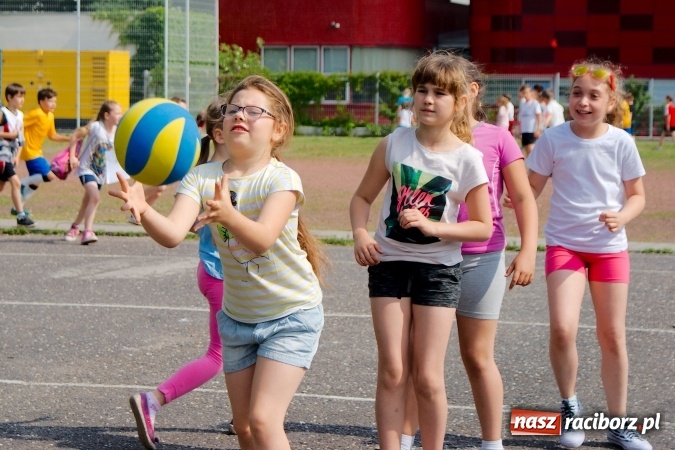 Zdjęcie w galerii na portalu naszraciborz.pl: W Szkole Podstawowej nr 13 świętowali Dzień Sportu wiadomości z regionu