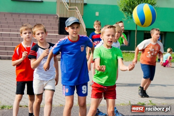 Zdjęcie w galerii na portalu naszraciborz.pl: W Szkole Podstawowej nr 13 świętowali Dzień Sportu wiadomości z regionu