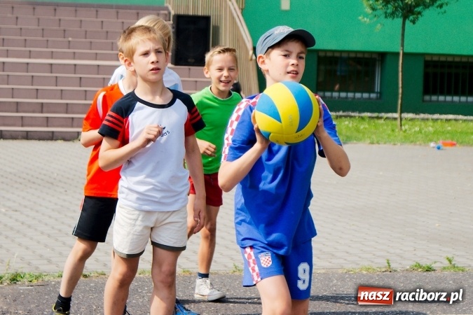 Zdjęcie w galerii na portalu naszraciborz.pl: W Szkole Podstawowej nr 13 świętowali Dzień Sportu wiadomości z regionu