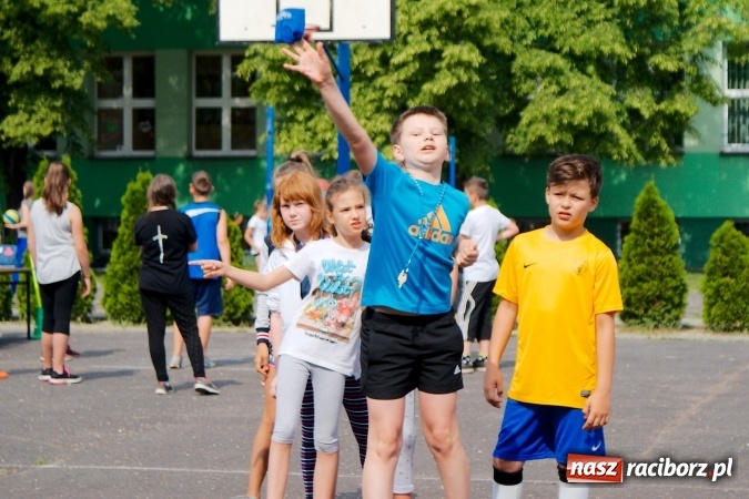 Zdjęcie w galerii na portalu naszraciborz.pl: W Szkole Podstawowej nr 13 świętowali Dzień Sportu wiadomości z regionu