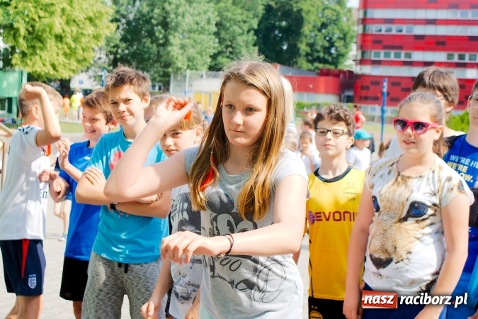 Zdjęcie w galerii na portalu naszraciborz.pl: W Szkole Podstawowej nr 13 świętowali Dzień Sportu wiadomości z regionu