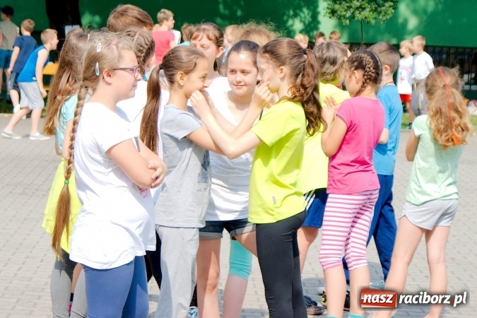 Zdjęcie w galerii na portalu naszraciborz.pl: W Szkole Podstawowej nr 13 świętowali Dzień Sportu wiadomości z regionu