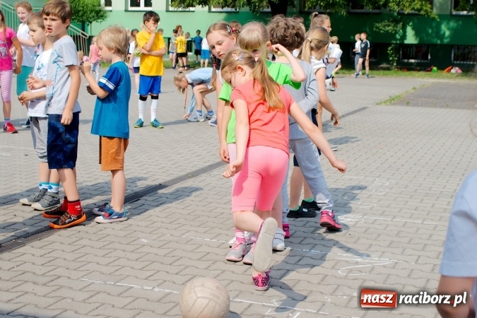 Zdjęcie w galerii na portalu naszraciborz.pl: W Szkole Podstawowej nr 13 świętowali Dzień Sportu wiadomości z regionu