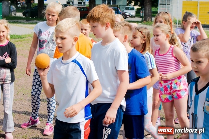 Zdjęcie w galerii na portalu naszraciborz.pl: W Szkole Podstawowej nr 13 świętowali Dzień Sportu wiadomości z regionu