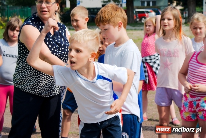 Zdjęcie w galerii na portalu naszraciborz.pl: W Szkole Podstawowej nr 13 świętowali Dzień Sportu wiadomości z regionu