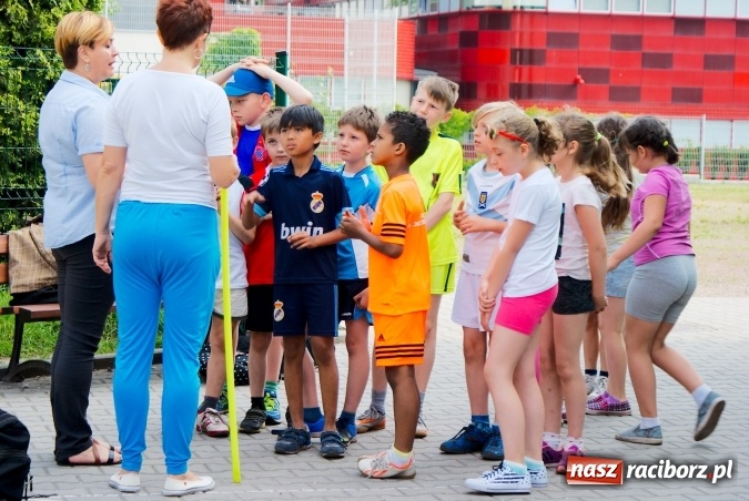 Zdjęcie w galerii na portalu naszraciborz.pl: W Szkole Podstawowej nr 13 świętowali Dzień Sportu wiadomości z regionu