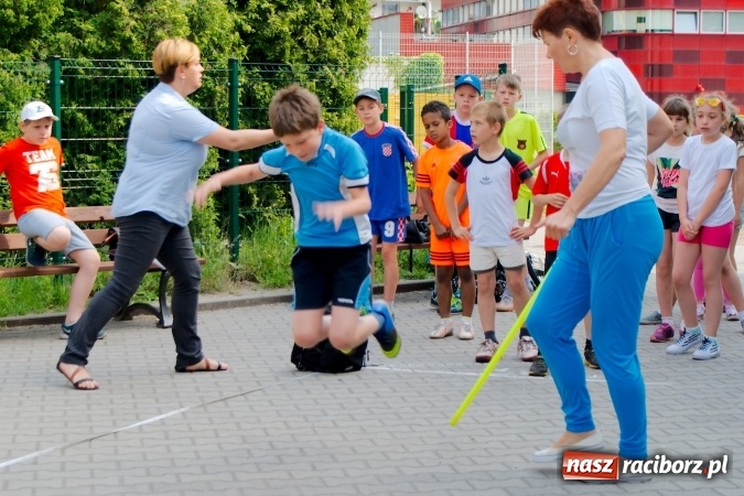 Zdjęcie w galerii na portalu naszraciborz.pl: W Szkole Podstawowej nr 13 świętowali Dzień Sportu wiadomości z regionu