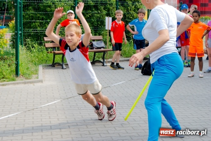 Zdjęcie w galerii na portalu naszraciborz.pl: W Szkole Podstawowej nr 13 świętowali Dzień Sportu wiadomości z regionu