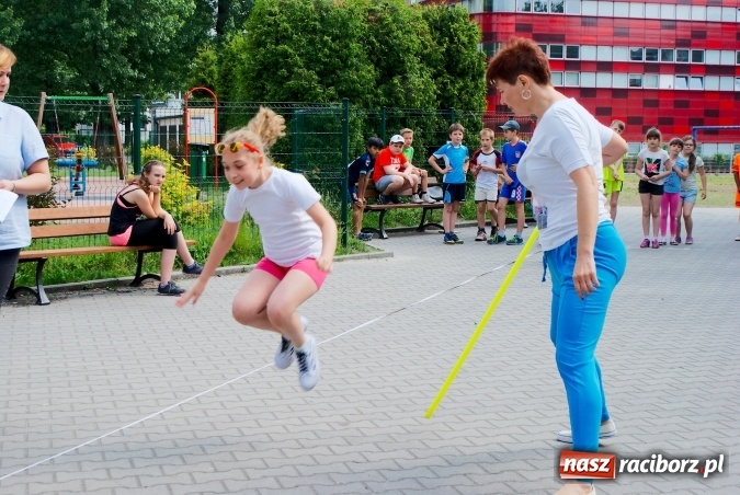 Zdjęcie w galerii na portalu naszraciborz.pl: W Szkole Podstawowej nr 13 świętowali Dzień Sportu wiadomości z regionu
