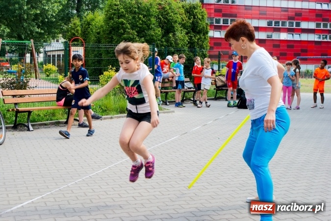 Zdjęcie w galerii na portalu naszraciborz.pl: W Szkole Podstawowej nr 13 świętowali Dzień Sportu wiadomości z regionu