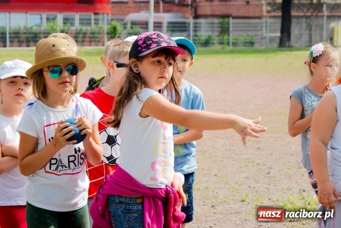 Zdjęcie w galerii na portalu naszraciborz.pl: W Szkole Podstawowej nr 13 świętowali Dzień Sportu wiadomości z regionu