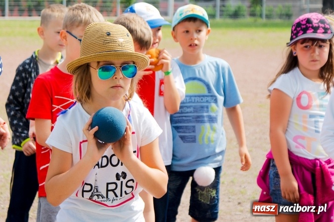 Zdjęcie w galerii na portalu naszraciborz.pl: W Szkole Podstawowej nr 13 świętowali Dzień Sportu wiadomości z regionu