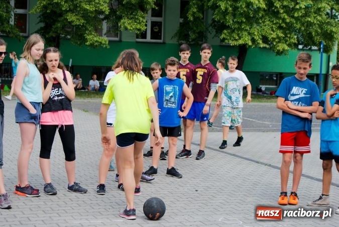 Zdjęcie w galerii na portalu naszraciborz.pl: W Szkole Podstawowej nr 13 świętowali Dzień Sportu wiadomości z regionu