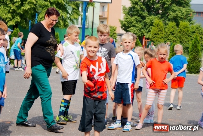 Zdjęcie w galerii na portalu naszraciborz.pl: W Szkole Podstawowej nr 13 świętowali Dzień Sportu wiadomości z regionu
