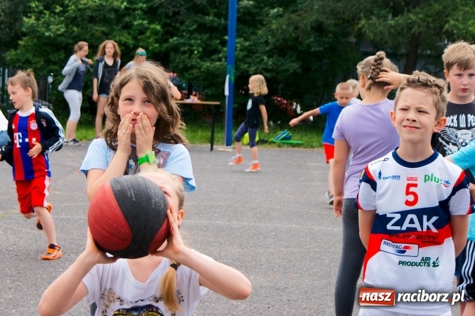 Zdjęcie w galerii na portalu naszraciborz.pl: W Szkole Podstawowej nr 13 świętowali Dzień Sportu wiadomości z regionu