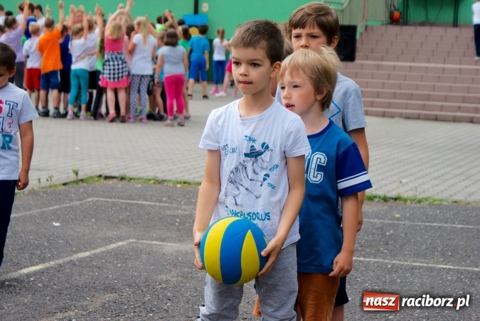 Zdjęcie w galerii na portalu naszraciborz.pl: W Szkole Podstawowej nr 13 świętowali Dzień Sportu wiadomości z regionu