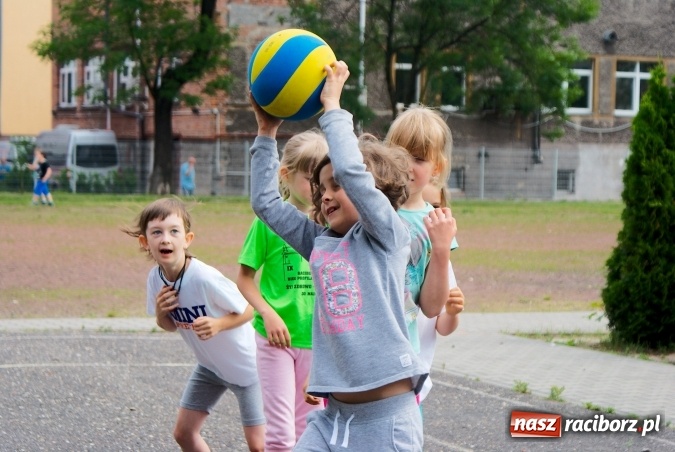 Zdjęcie w galerii na portalu naszraciborz.pl: W Szkole Podstawowej nr 13 świętowali Dzień Sportu wiadomości z regionu
