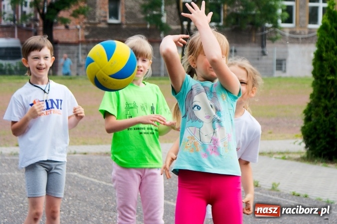 Zdjęcie w galerii na portalu naszraciborz.pl: W Szkole Podstawowej nr 13 świętowali Dzień Sportu wiadomości z regionu