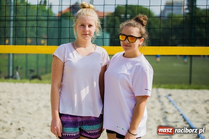 Zdjęcie w galerii na portalu naszraciborz.pl: Finał Rejonowy w Siatkówce Plażowej Szkół Gimnazjalnych Dziewcząt i Chłopców wiadomości z regionu