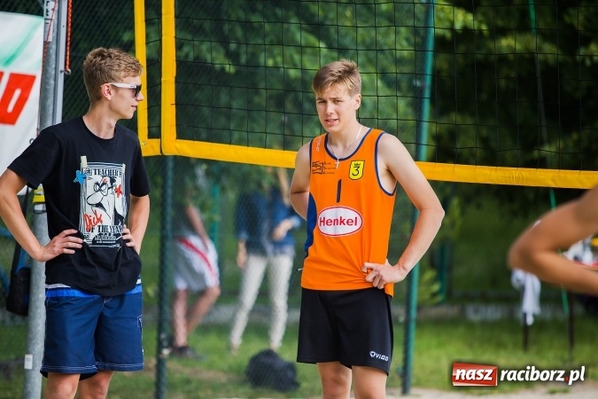 Zdjęcie w galerii na portalu naszraciborz.pl: Finał Rejonowy w Siatkówce Plażowej Szkół Gimnazjalnych Dziewcząt i Chłopców wiadomości z regionu