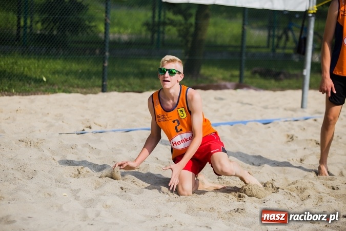 Zdjęcie w galerii na portalu naszraciborz.pl: Finał Rejonowy w Siatkówce Plażowej Szkół Gimnazjalnych Dziewcząt i Chłopców wiadomości z regionu