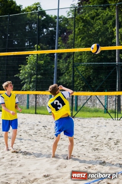 Zdjęcie w galerii na portalu naszraciborz.pl: Finał Rejonowy w Siatkówce Plażowej Szkół Gimnazjalnych Dziewcząt i Chłopców wiadomości z regionu