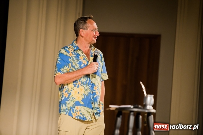 Zdjęcie w galerii na portalu naszraciborz.pl: Wojciech Cejrowski bawił w Raciborskim Centrum Kultury wiadomości z regionu