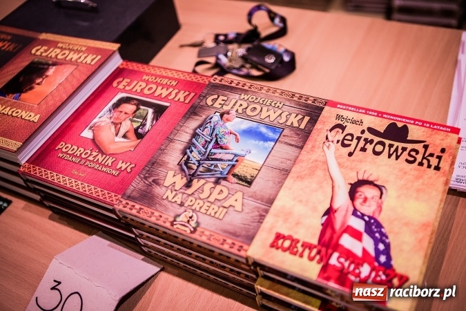 Zdjęcie w galerii na portalu naszraciborz.pl: Wojciech Cejrowski bawił w Raciborskim Centrum Kultury wiadomości z regionu