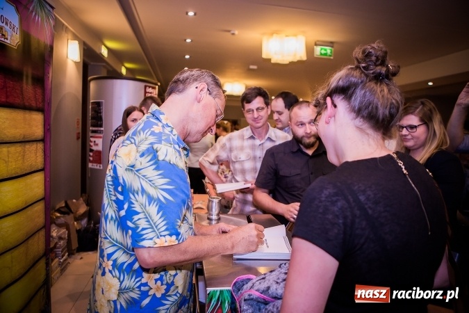 Zdjęcie w galerii na portalu naszraciborz.pl: Wojciech Cejrowski bawił w Raciborskim Centrum Kultury wiadomości z regionu