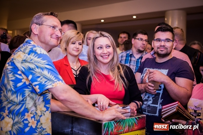 Zdjęcie w galerii na portalu naszraciborz.pl: Wojciech Cejrowski bawił w Raciborskim Centrum Kultury wiadomości z regionu