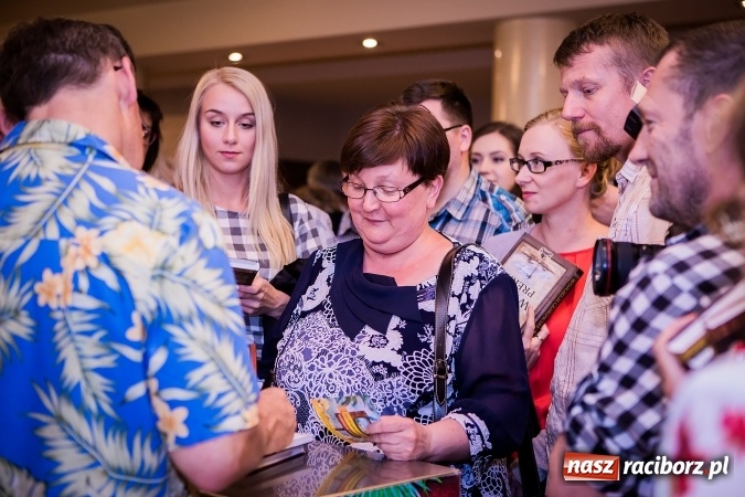 Zdjęcie w galerii na portalu naszraciborz.pl: Wojciech Cejrowski bawił w Raciborskim Centrum Kultury wiadomości z regionu