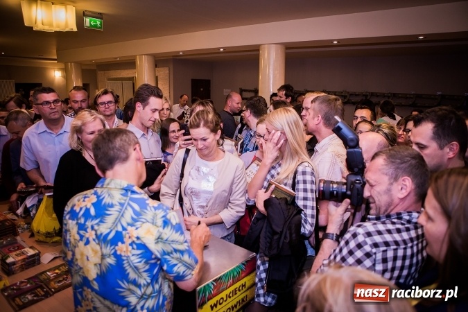 Zdjęcie w galerii na portalu naszraciborz.pl: Wojciech Cejrowski bawił w Raciborskim Centrum Kultury wiadomości z regionu