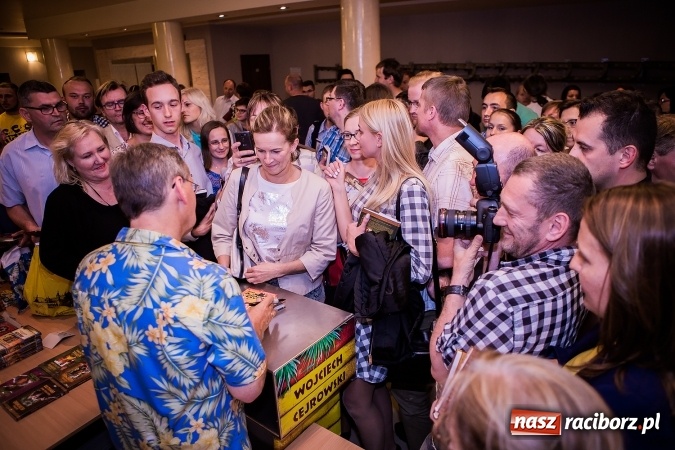 Zdjęcie w galerii na portalu naszraciborz.pl: Wojciech Cejrowski bawił w Raciborskim Centrum Kultury wiadomości z regionu