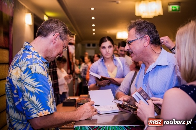 Zdjęcie w galerii na portalu naszraciborz.pl: Wojciech Cejrowski bawił w Raciborskim Centrum Kultury wiadomości z regionu