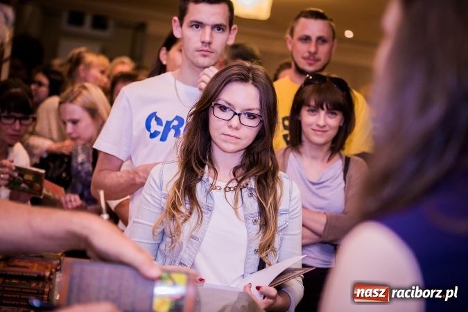 Zdjęcie w galerii na portalu naszraciborz.pl: Wojciech Cejrowski bawił w Raciborskim Centrum Kultury wiadomości z regionu