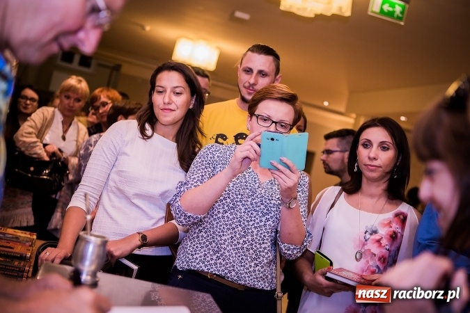 Zdjęcie w galerii na portalu naszraciborz.pl: Wojciech Cejrowski bawił w Raciborskim Centrum Kultury wiadomości z regionu