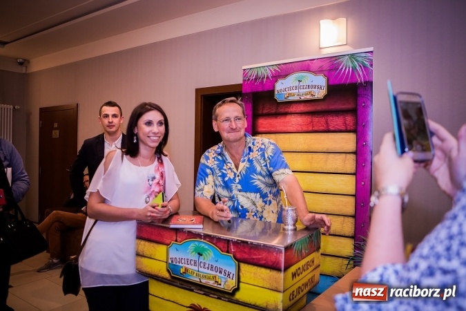 Zdjęcie w galerii na portalu naszraciborz.pl: Wojciech Cejrowski bawił w Raciborskim Centrum Kultury wiadomości z regionu