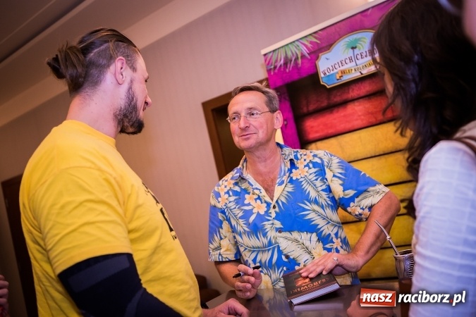 Zdjęcie w galerii na portalu naszraciborz.pl: Wojciech Cejrowski bawił w Raciborskim Centrum Kultury wiadomości z regionu