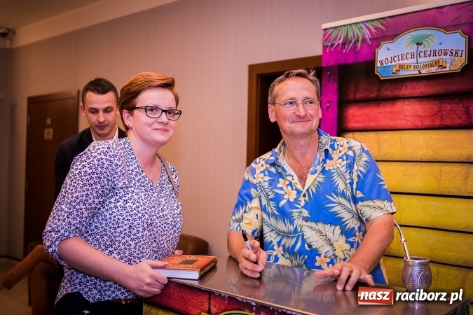 Zdjęcie w galerii na portalu naszraciborz.pl: Wojciech Cejrowski bawił w Raciborskim Centrum Kultury wiadomości z regionu