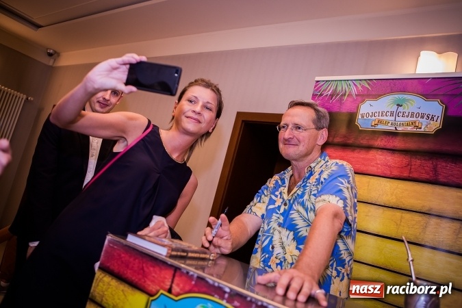 Zdjęcie w galerii na portalu naszraciborz.pl: Wojciech Cejrowski bawił w Raciborskim Centrum Kultury wiadomości z regionu